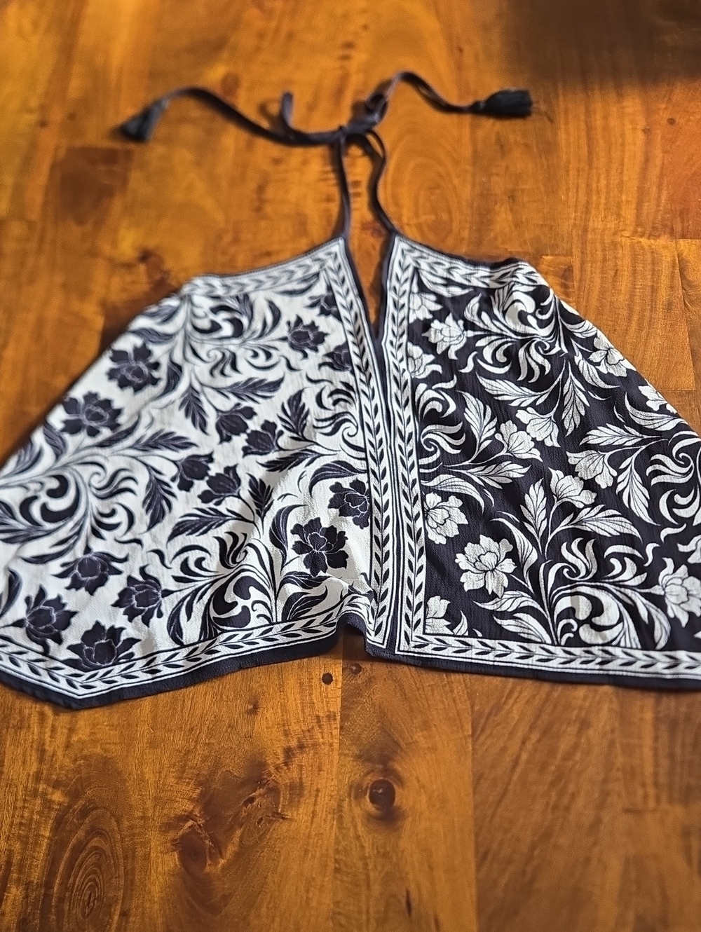 Vici Black and White Floral Halter Top Size Medium